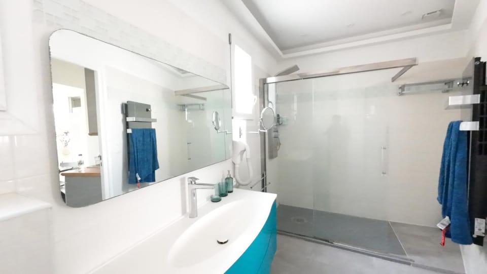 Shower, Bathroom