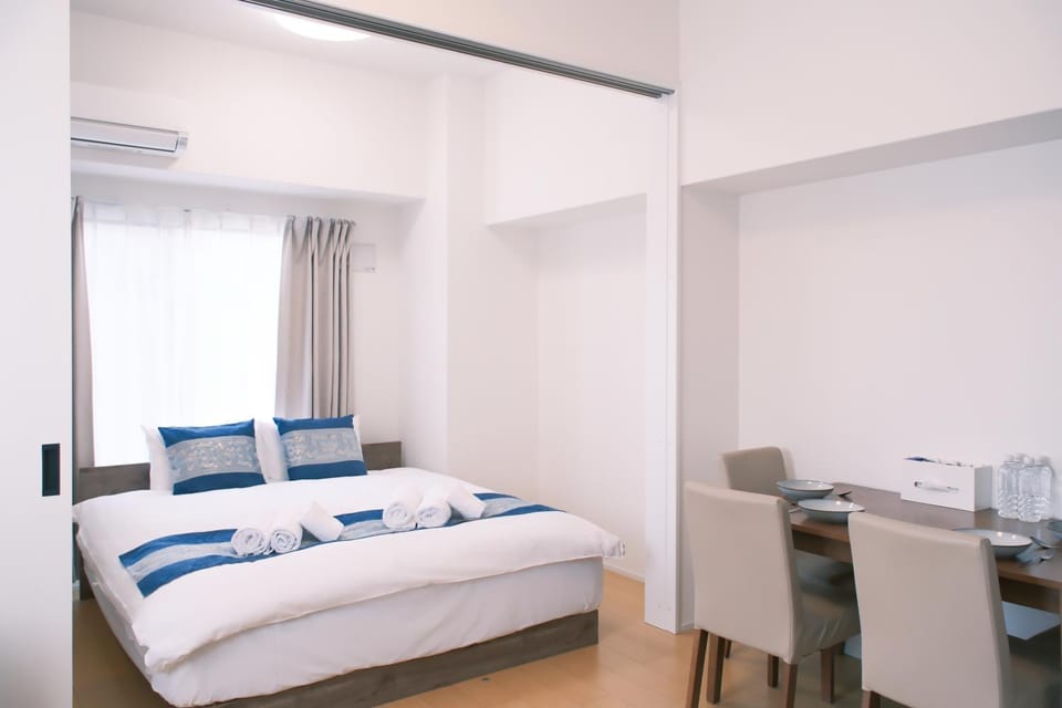 Bed, Dining area, Bedroom, air conditioner