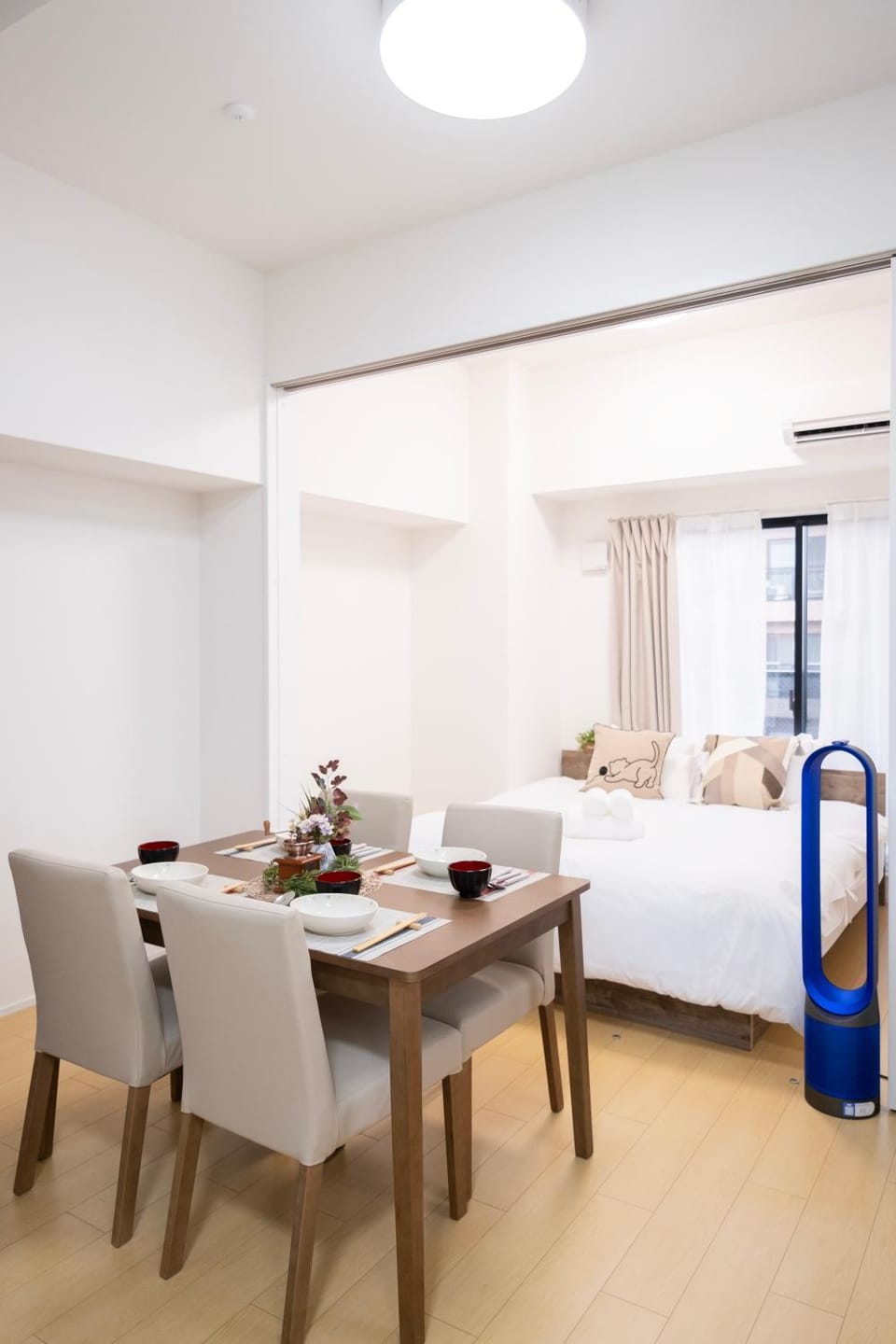 Bed, Living room, Dining area, Bedroom