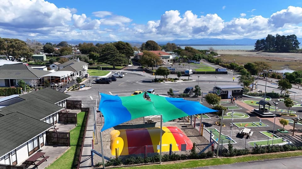 Property building, Facade/entrance, Day, Neighbourhood, Natural landscape, Activities, Bird's eye view, Children play ground, Lobby or reception, Sea view, Street view, Location, Parking