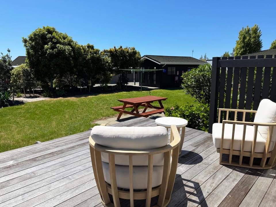 Patio, Spring, Garden, Seating area, Dining area, Garden view