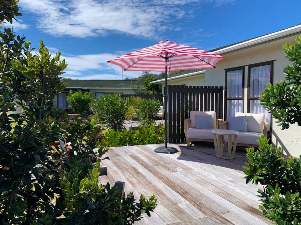 Patio, Spring, Day, Natural landscape, Garden, View (from property/room), Balcony/Terrace, Dining area, Garden view, sunbed