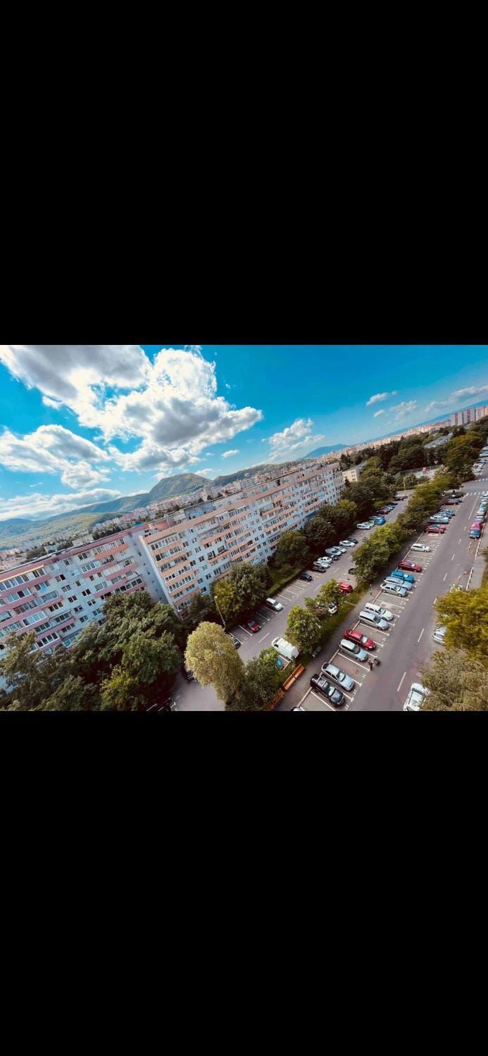 Day, Neighbourhood, Natural landscape, Bird's eye view, City view, Street view, Location, Parking
