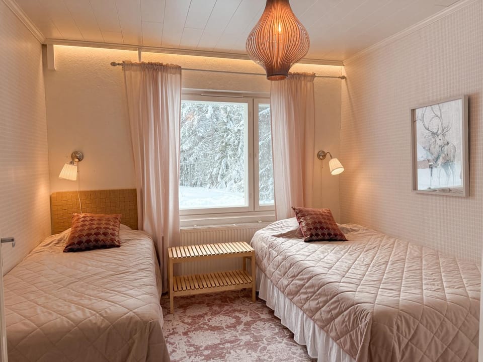 Lakefront Villa AINOLA, 55 km from Rovaniemi Villa in Rovaniemi