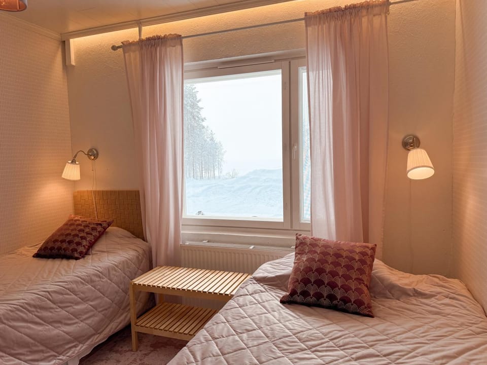 Lakefront Villa AINOLA, 55 km from Rovaniemi Villa in Rovaniemi