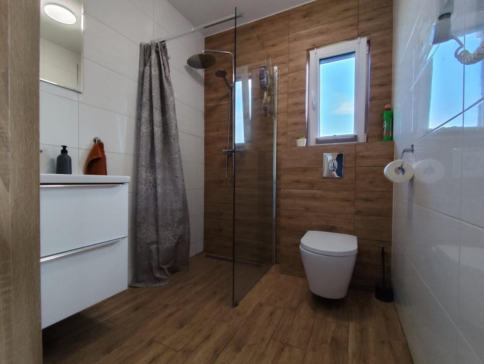 Shower, Toilet, Bathroom