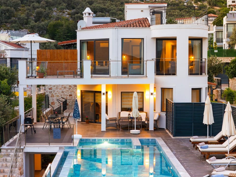 Property building, Patio, Natural landscape, Balcony/Terrace, Pool view, Swimming pool