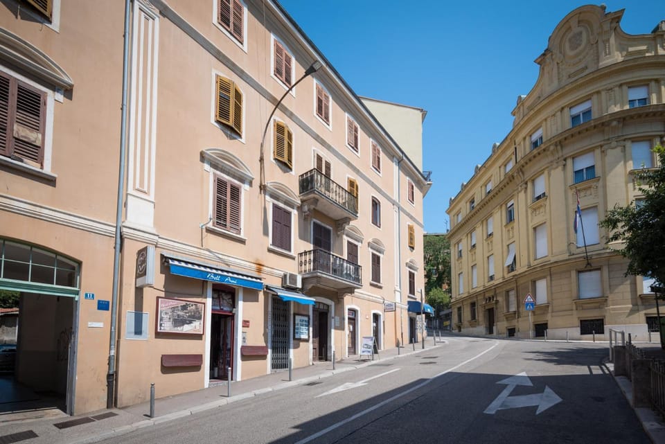 Property building, Day, Neighbourhood, Street view, Location