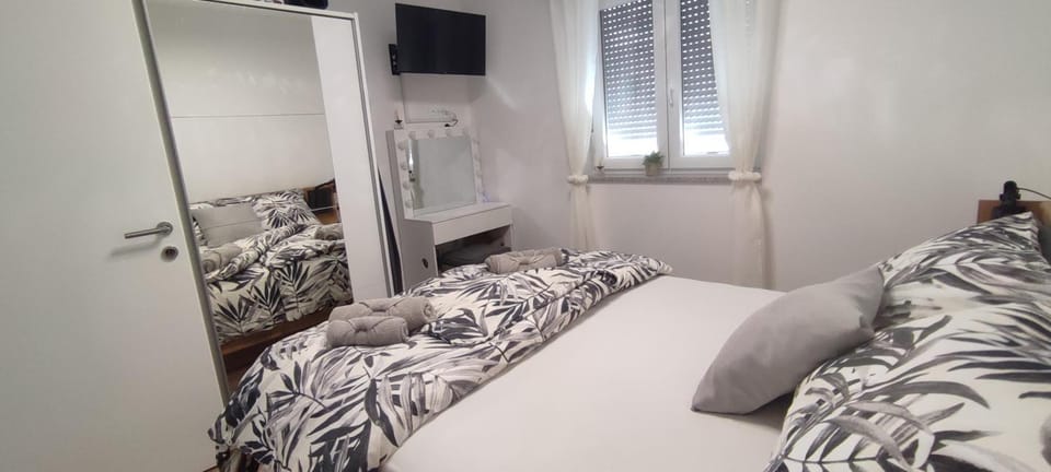 Sunny Oasis Apartment - high ground floor with sunny terrace & private garden!! Apartment in Medulin