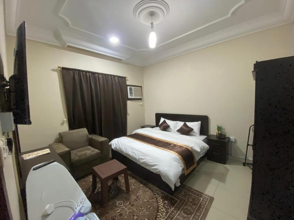 Bed, TV and multimedia, Photo of the whole room