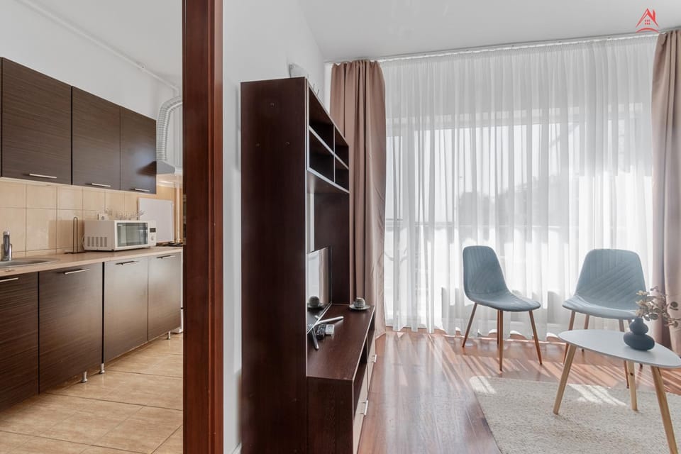 Bedroom, kitchen