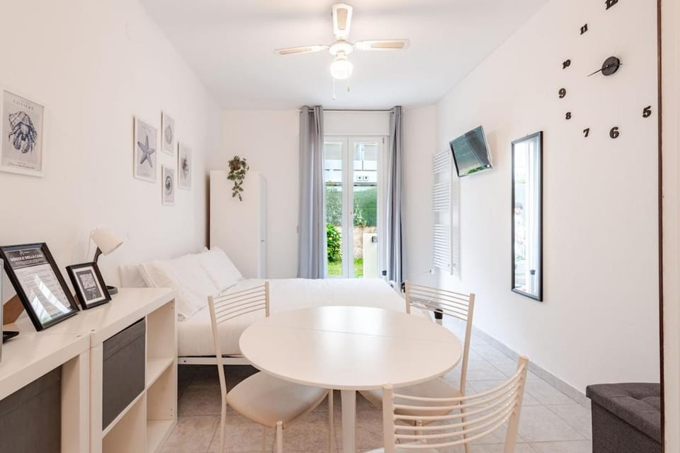 Beachfront Studio Free Parking-Pool 50m from Sea Apartment in Veneto