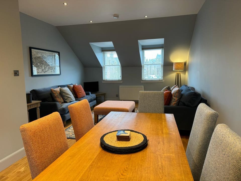 Townhouse on the Square, Dornoch Apartment in Scotland