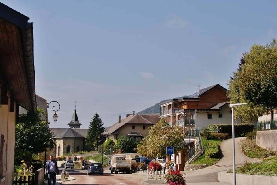 Neighbourhood, Street view, Location, Parking