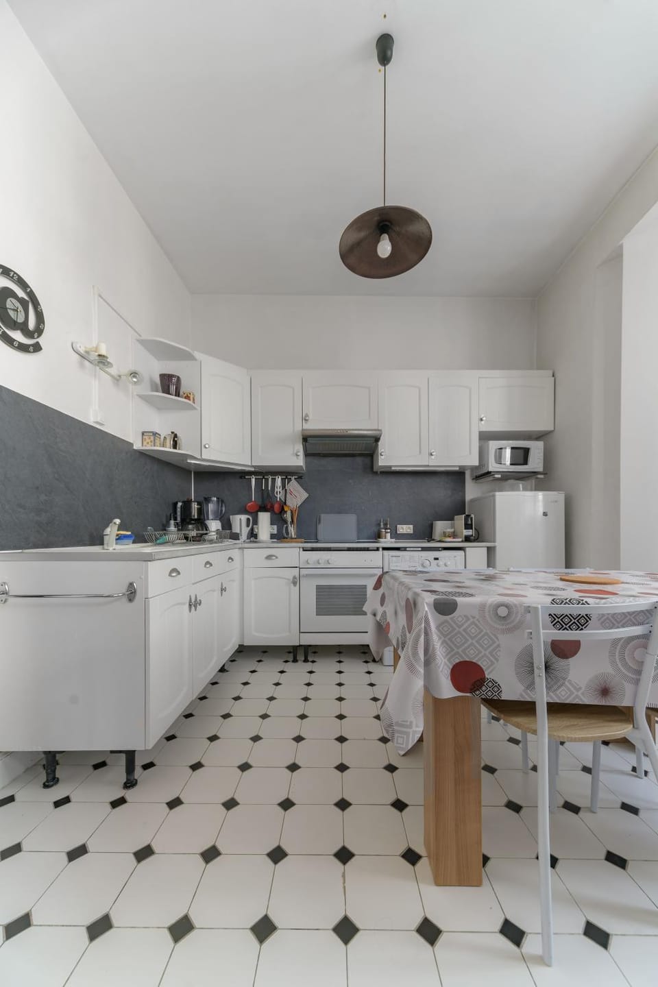 Kitchen or kitchenette, Dining area, oven, stove, toaster