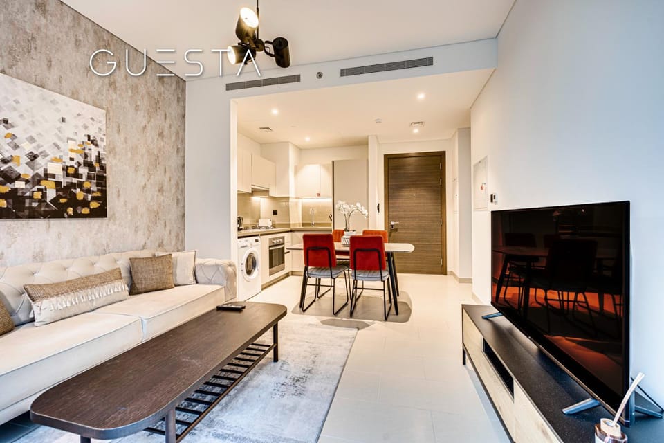 TV and multimedia, Seating area, Dining area