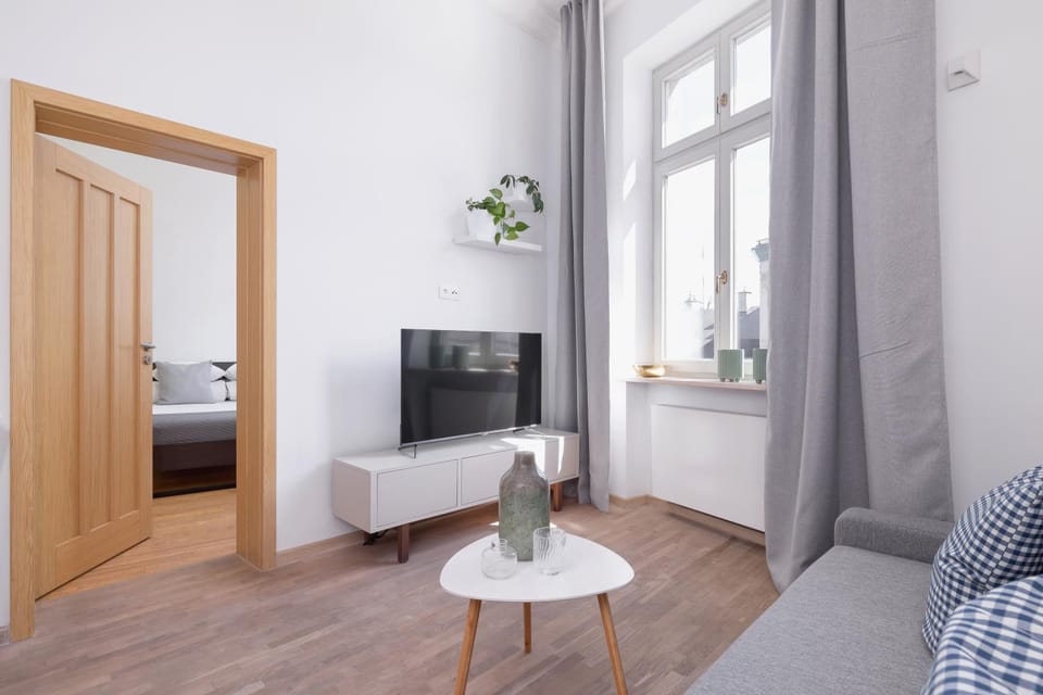 TV and multimedia, Living room, Seating area, locker