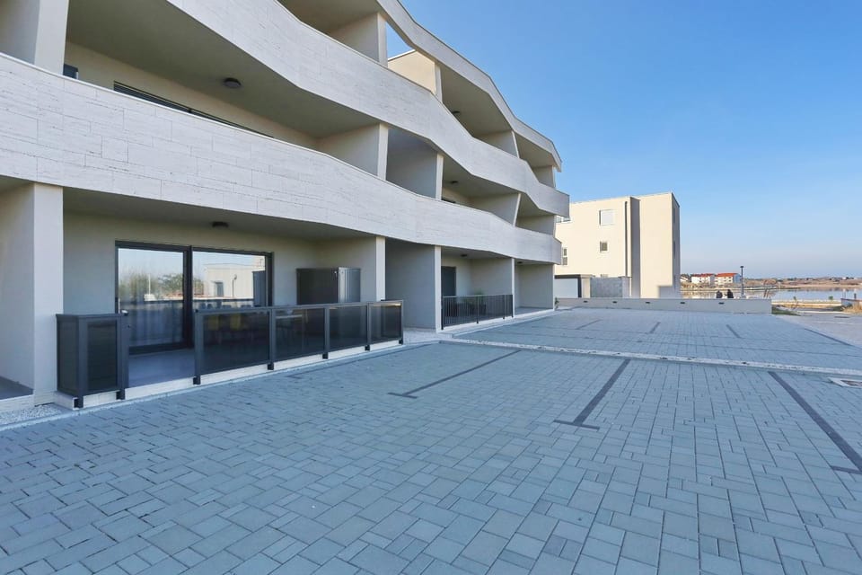 Property building, Balcony/Terrace