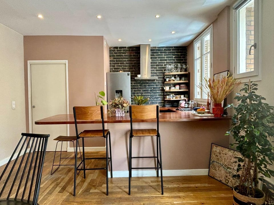 Kitchen or kitchenette, Food and drinks, Dining area