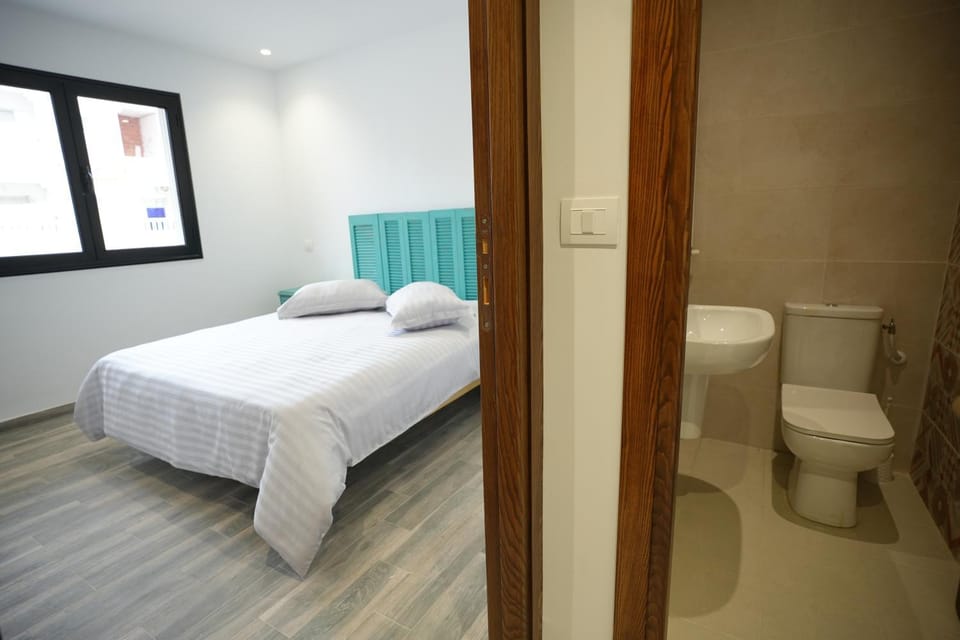 Toilet, Bed, Bathroom, Bedroom