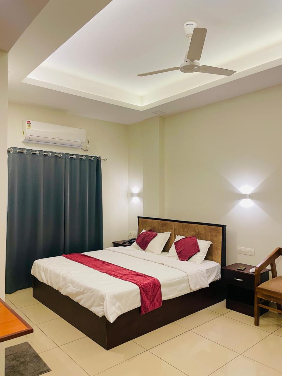 Bed, Photo of the whole room, Bedroom, fireplace, air conditioner