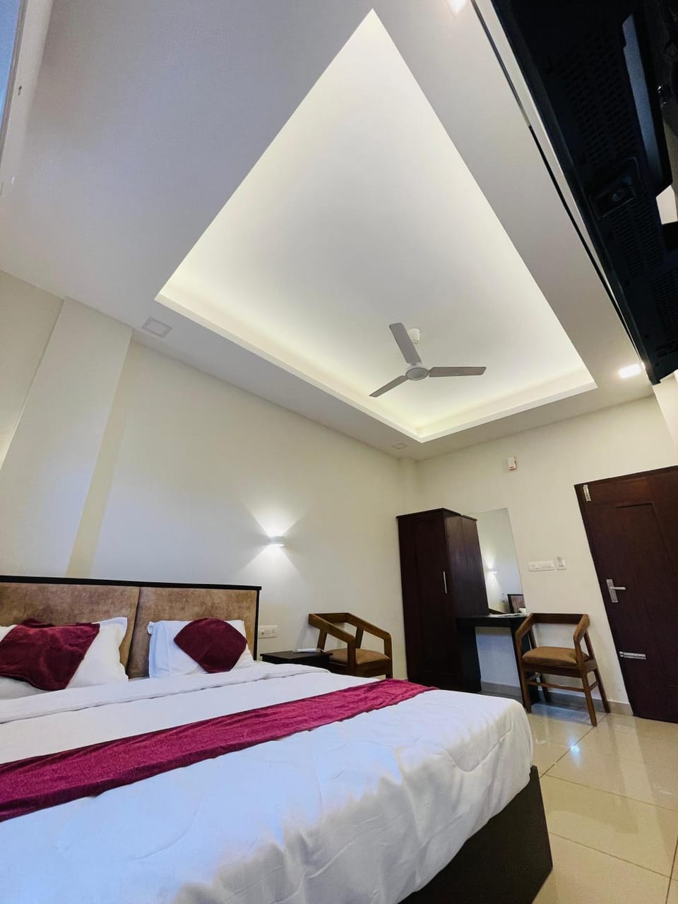 Bed, Photo of the whole room, Bedroom, wardrobe, air conditioner