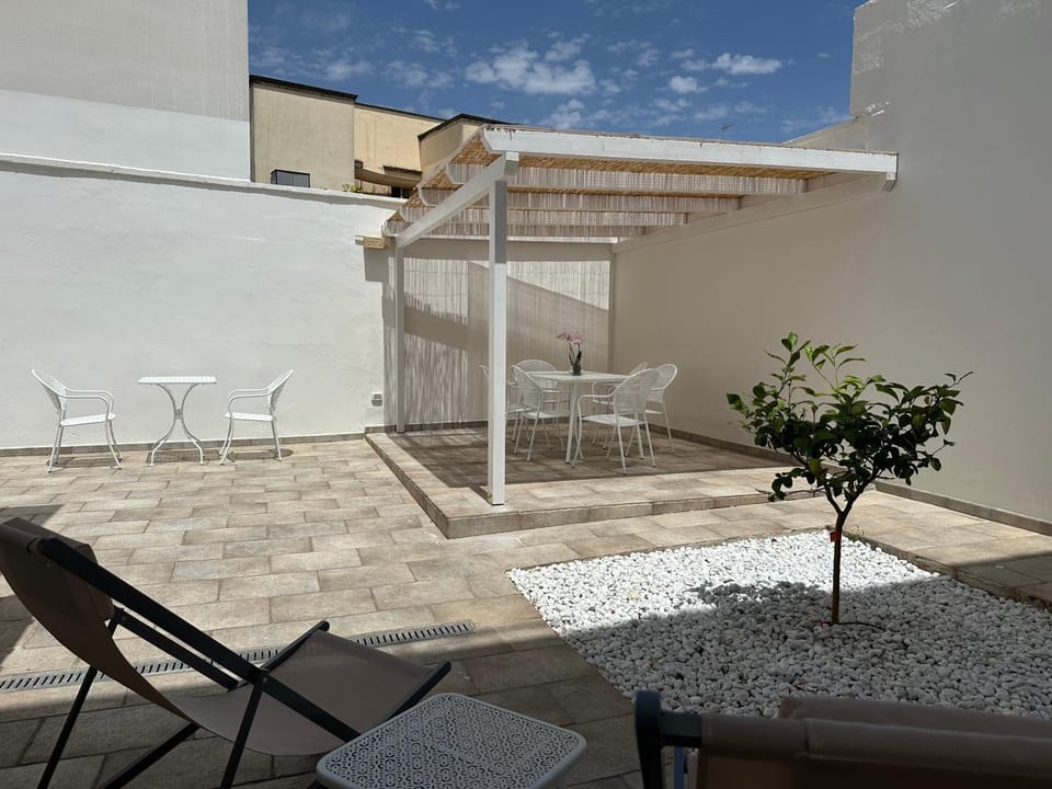 Garden, Dining area