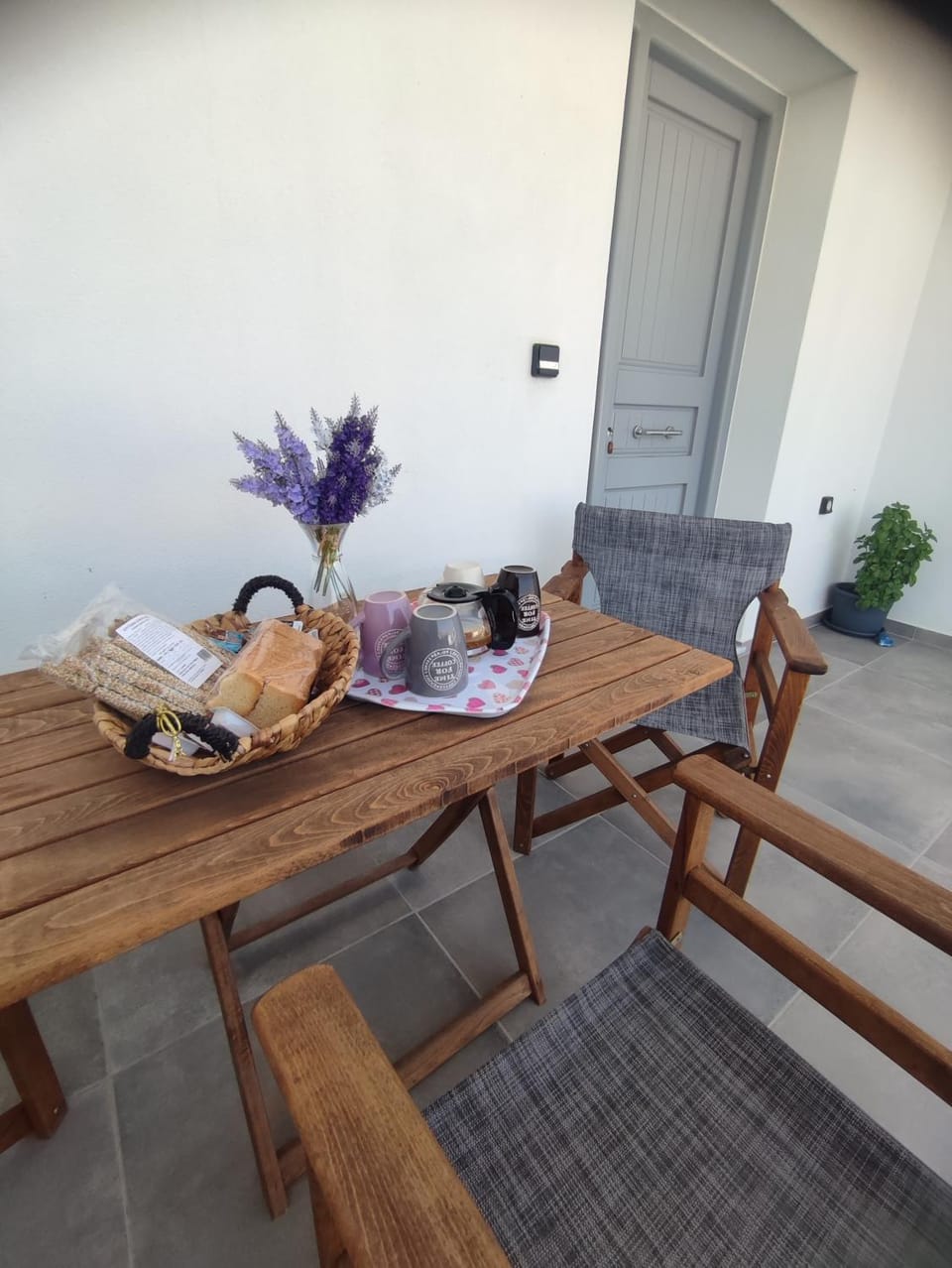 Property building, Balcony/Terrace, Seating area