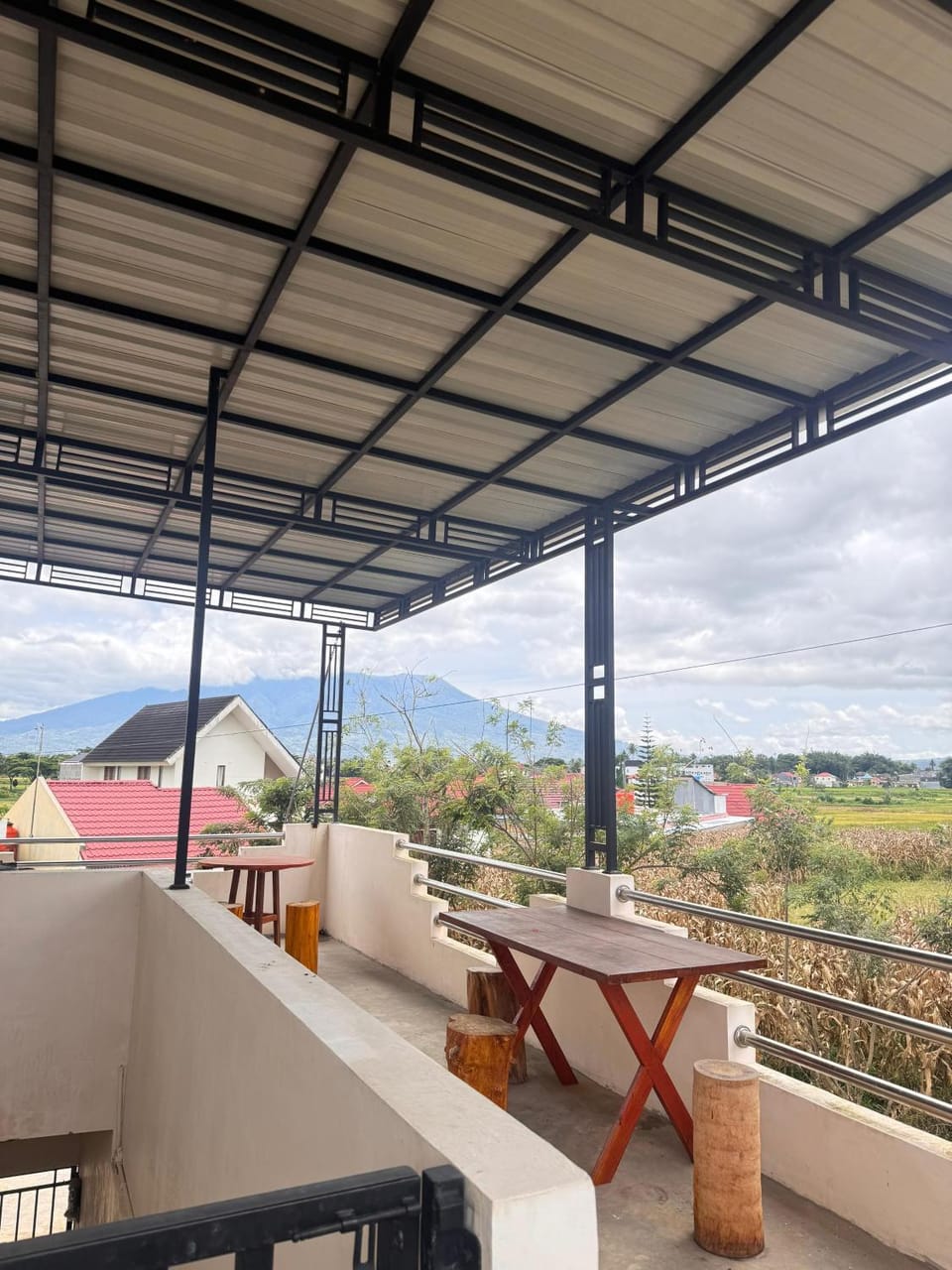 View (from property/room), Balcony/Terrace, Seating area, Mountain view