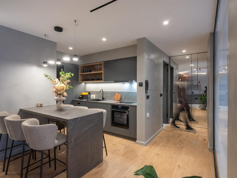 Kitchen or kitchenette, Dining area, stove