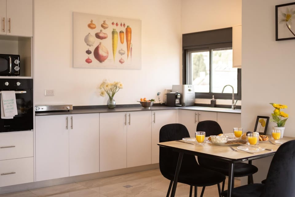 Stella Maris 3BR Vista Apartment Mountain View Apartment in Haifa