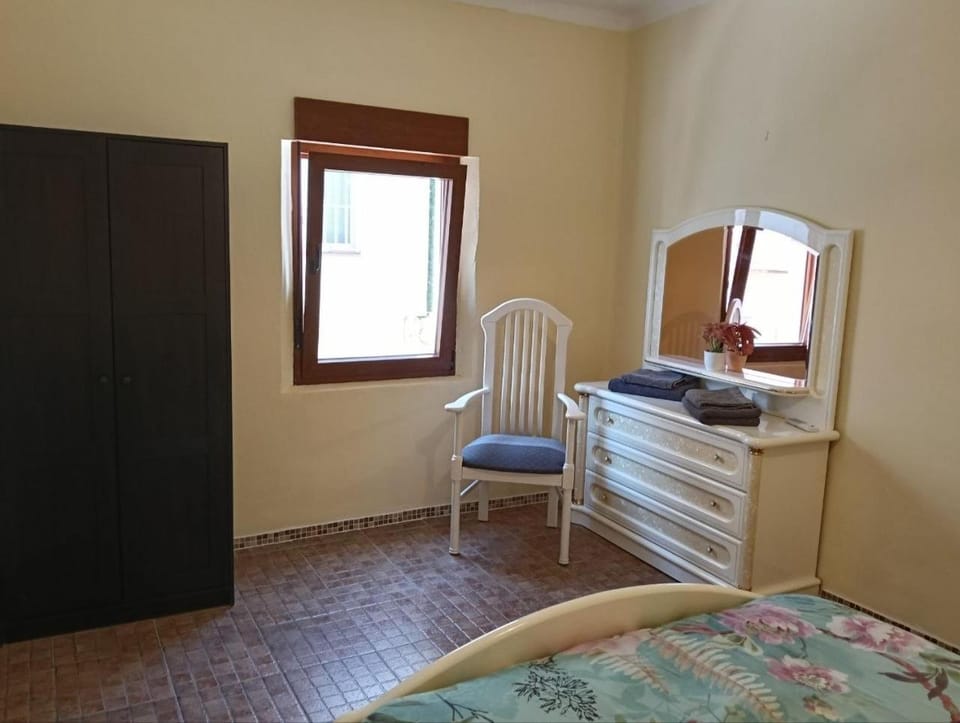 Bedroom, wardrobe