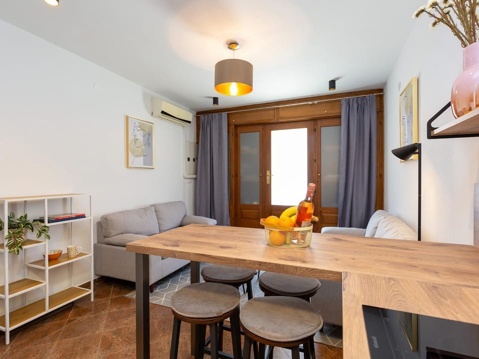 Living room, Seating area, Dining area, air conditioner