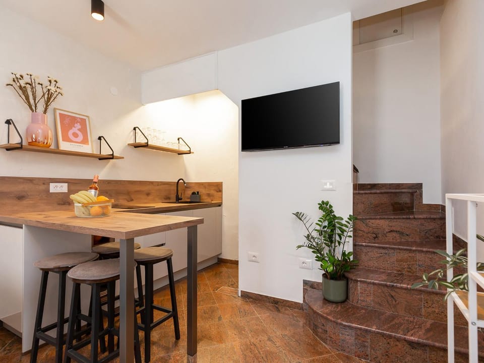 TV and multimedia, Kitchen or kitchenette, Seating area, Dining area