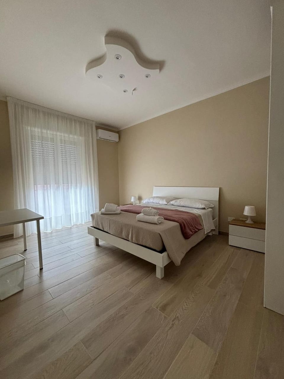 Photo of the whole room, Bedroom