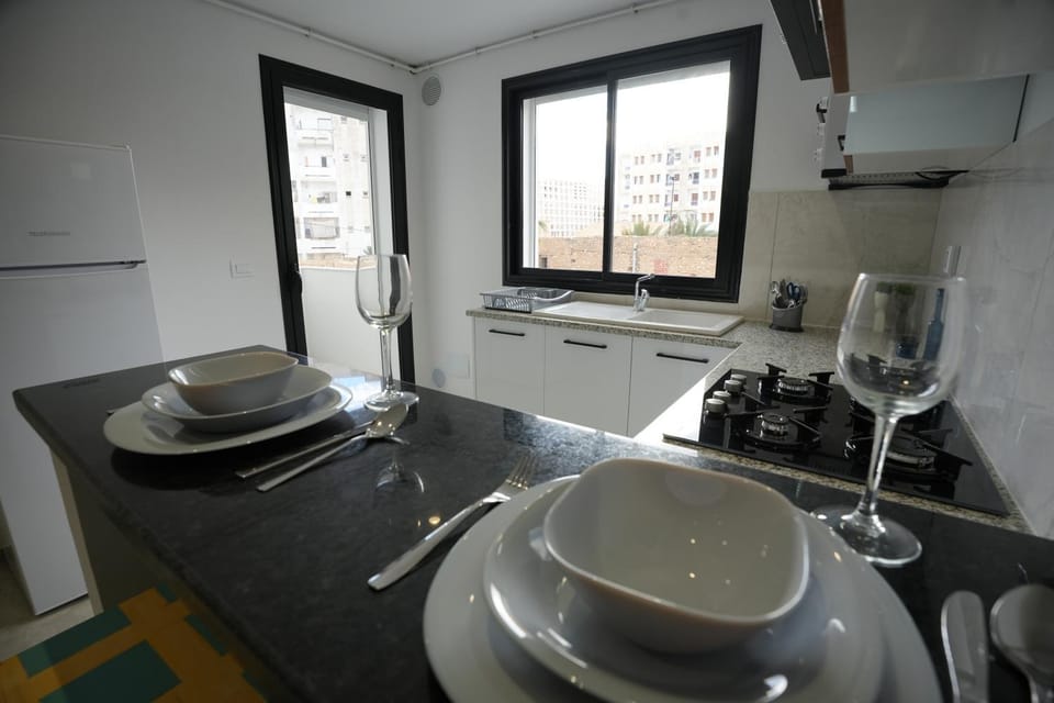 Kitchen or kitchenette, Dining area, stove