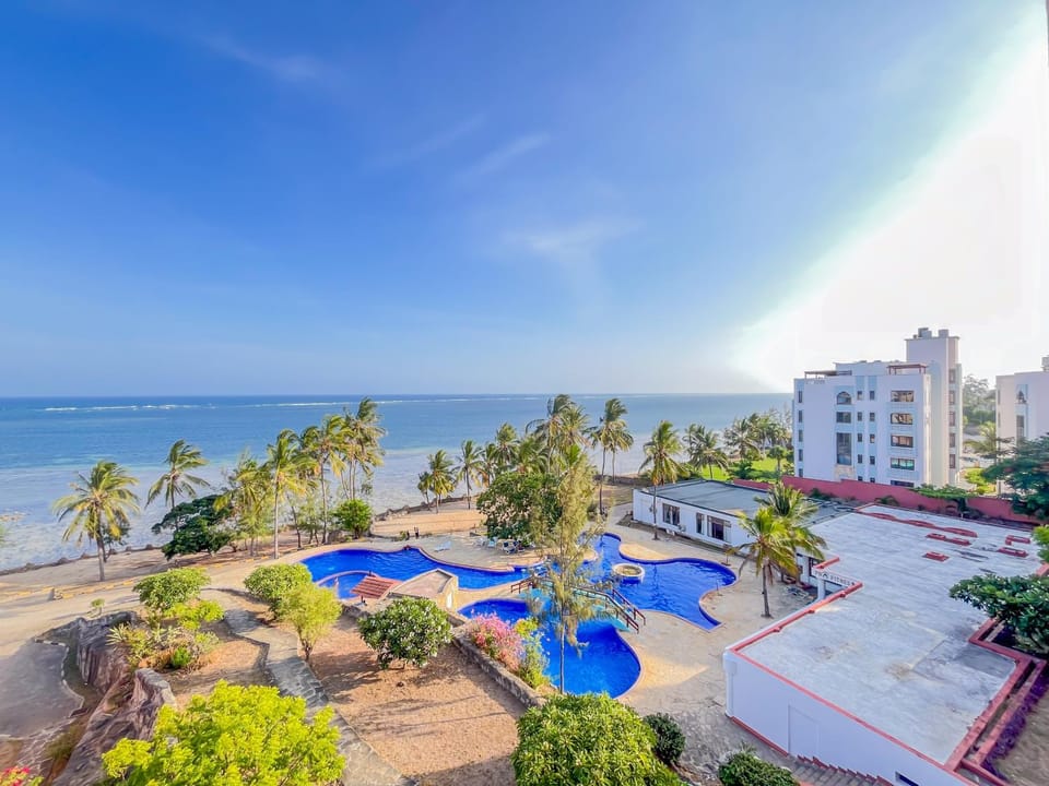 Property building, Nearby landmark, Day, Natural landscape, Beach, Pool view, Sea view, Swimming pool, sunbed