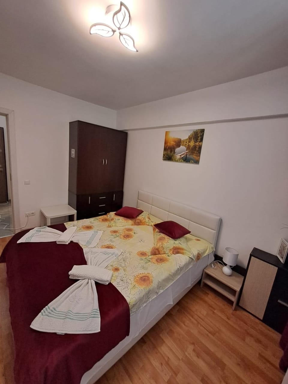Bed, TV and multimedia, Photo of the whole room, Bedroom, towels, wardrobe