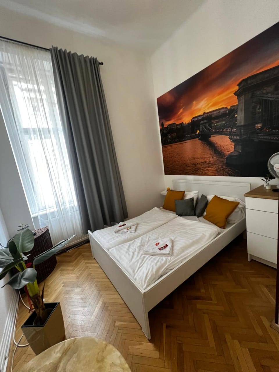 Bed, Photo of the whole room, Bedroom, towels