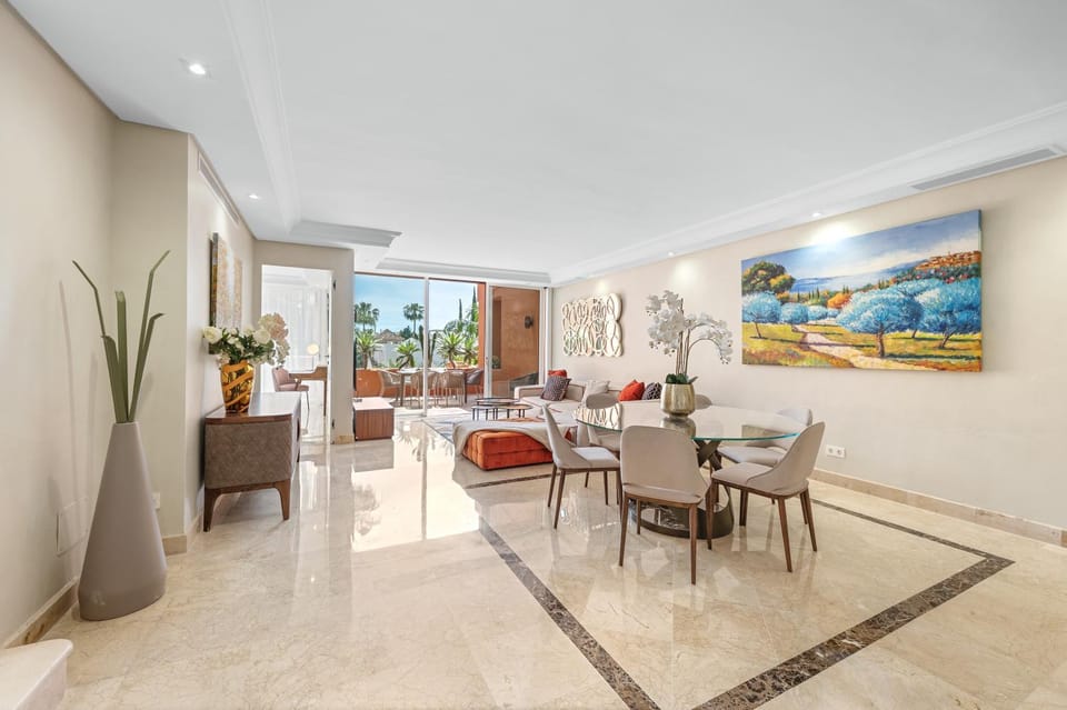 Living room, Dining area