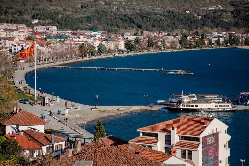 Nearby landmark, Day, Natural landscape, View (from property/room), View (from property/room), Balcony/Terrace, Balcony/Terrace, City view, Lake view, Mountain view, Street view
