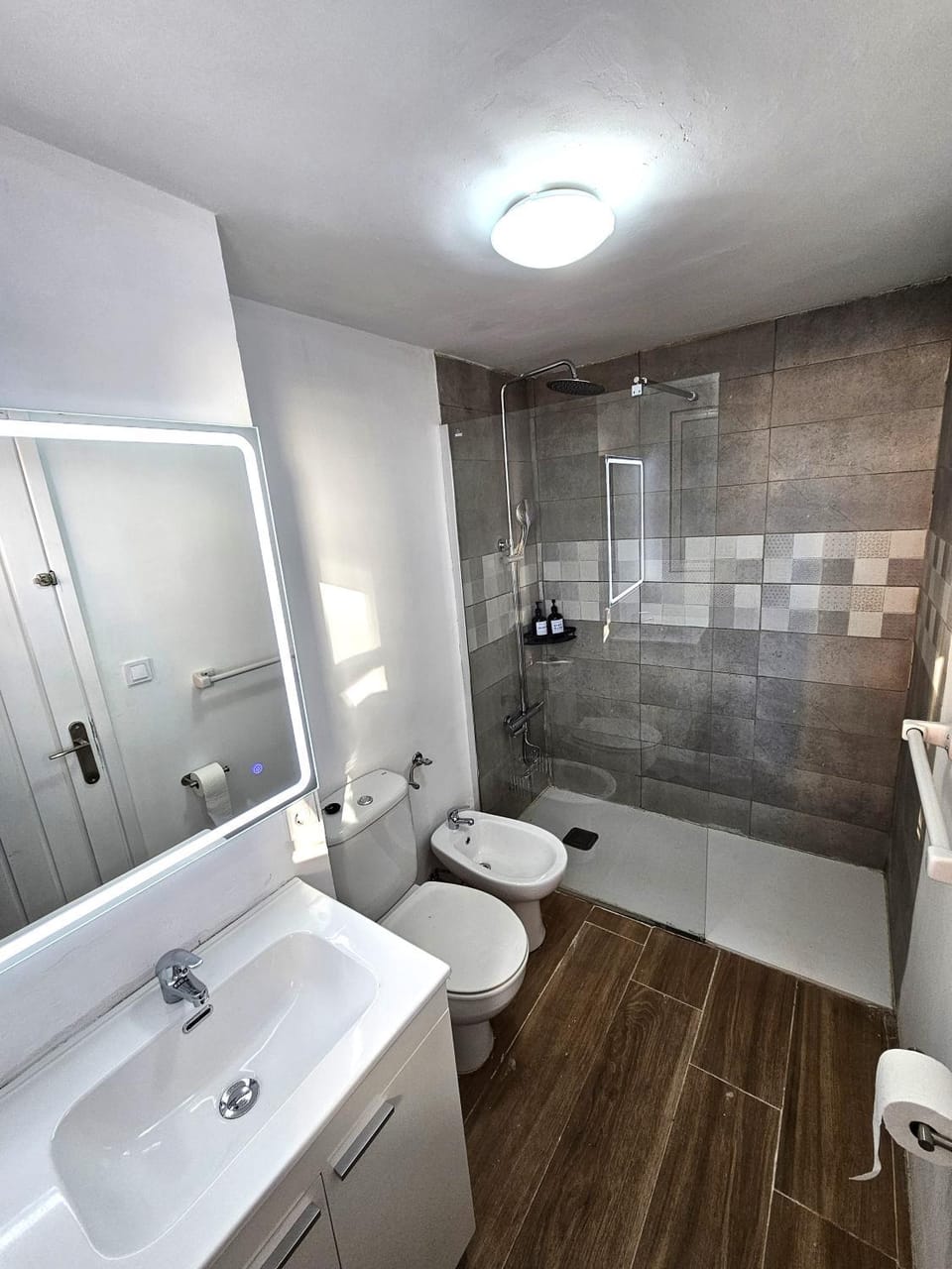 Shower, Toilet, Bathroom, towels