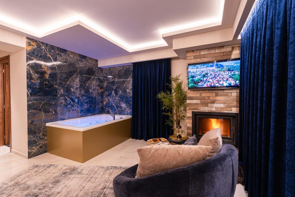 Hot Tub, TV and multimedia, flat iron