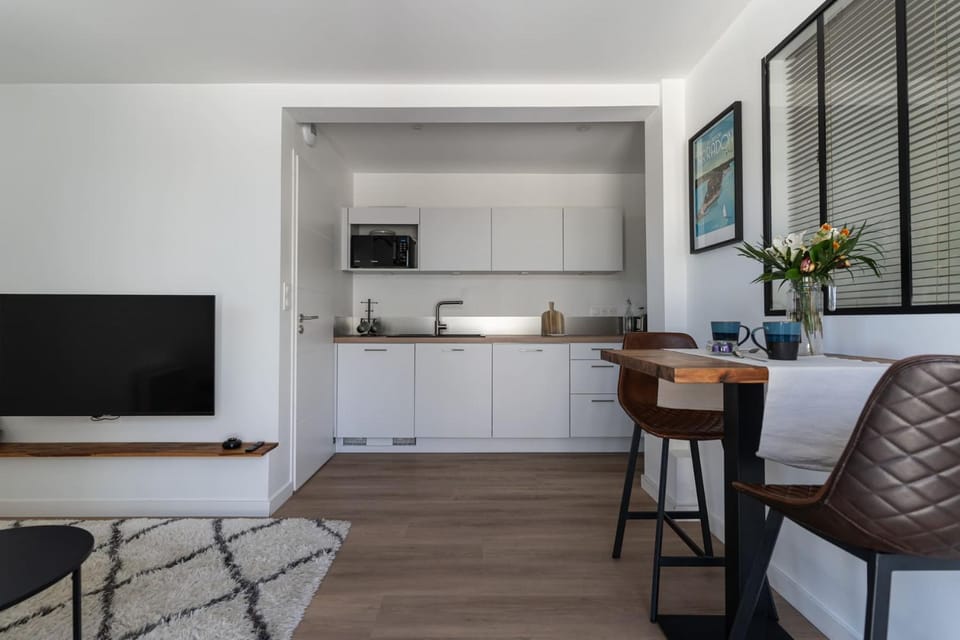 Berder - T2 - 10 min gare - terrasse - parking - linge inclus Apartment in Vannes