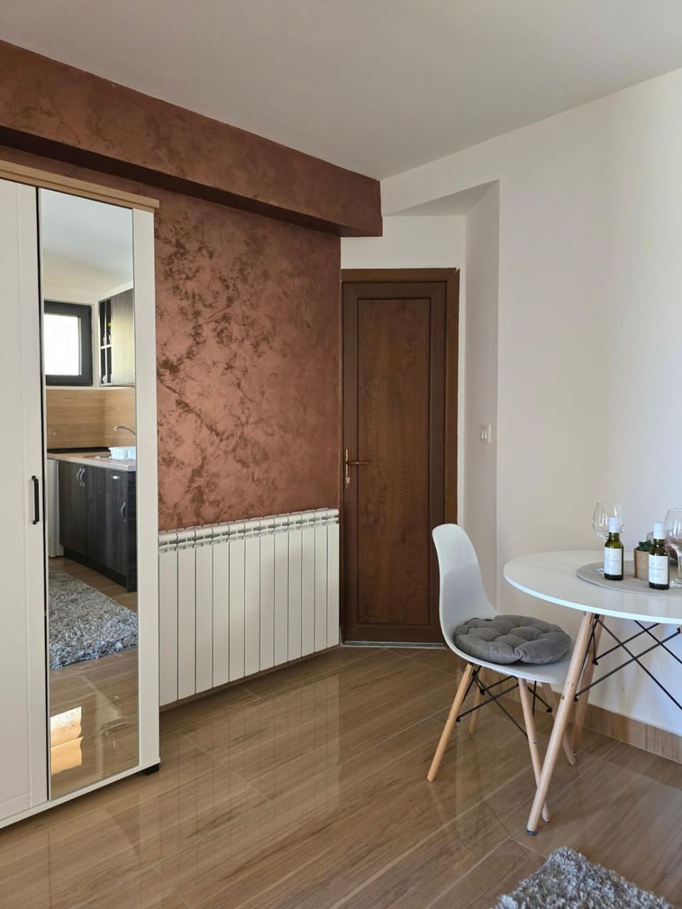 Seating area, Dining area, internet, wardrobe