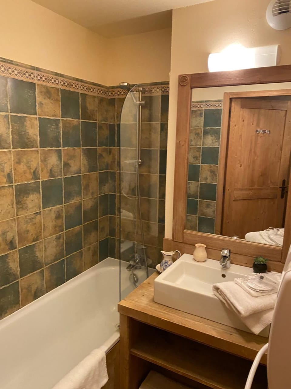 Shower, Bathroom, Bath, towels