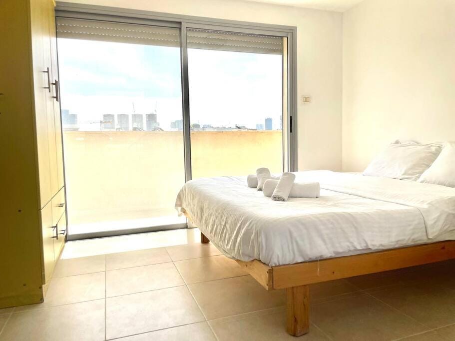 Bed, Balcony/Terrace, Photo of the whole room, Bedroom, towels