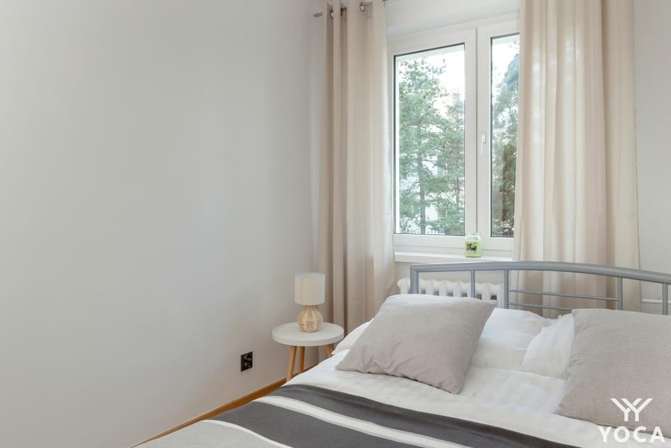 Bed, Photo of the whole room, Decorative detail, Bedroom, internet