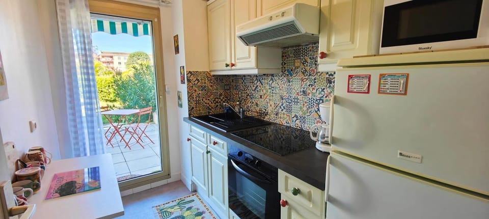 Private garden in the heart of Saint-Raphaël Apartment in Saint-Raphael