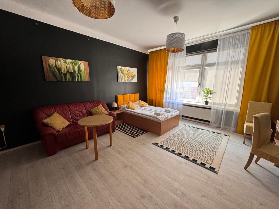 Living room, Photo of the whole room